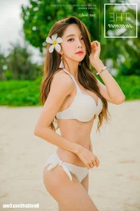 Stunning Park Soo Yeon Bikini Photo Gallery: Fashion and Beauty Inspiration - image 55