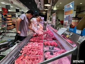 Hanoi Markets and Supermarkets Stabilize: Goods Abundant After Panic Buying Subsides - image 2