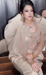 The Stunning Transformation of Anh Tho: A Modern Style Evolution - image 5