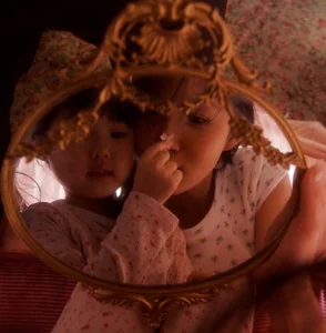 Controversial Photoshoot: Third-Gen K-Pop Idol’s Conceptual Images with Children Spark Online Debate - image 0