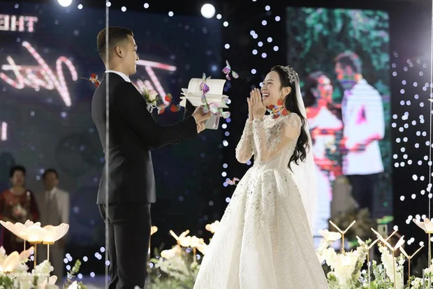 Actress Kim Oanh Weds Vu Tuan Viet in Magical Fairy-Tale Ceremony