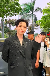 Minh Tu's Spectacular Wedding: A Night of High Fashion and Celebrity Glamour - image 2