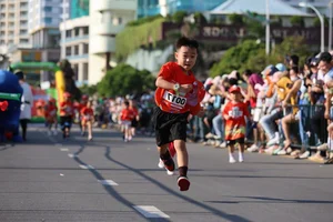 Heartwarming and Cute Moments from Kun Marathon Nha Trang Kids Run - image 8