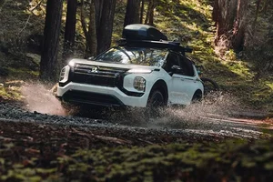 Detailed Look: 2025 Mitsubishi Outlander Trail Edition - image 6