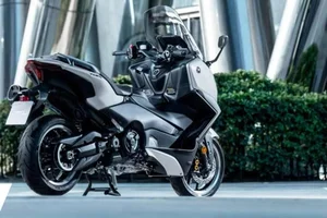 2026 Yamaha TMax Tech Max: Premium Features and Detailed Gallery of the Ultimate Maxi-Scooter - image 9