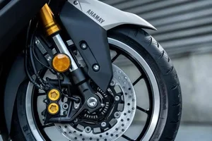 2026 Yamaha TMax Tech Max: Premium Features and Detailed Gallery of the Ultimate Maxi-Scooter - image 3