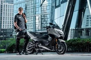 2026 Yamaha TMax Tech Max: Premium Features and Detailed Gallery of the Ultimate Maxi-Scooter - image 2