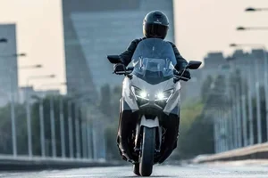 2026 Yamaha TMax Tech Max: Premium Features and Detailed Gallery of the Ultimate Maxi-Scooter - image 0