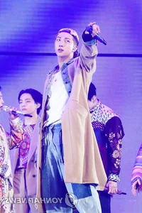 Ranking BTS Members Based on Their Powerful Stage Aura and Charisma - image 2