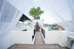 Stunning Combined Residence and Coffee Shop Design in Da Nang - image 2