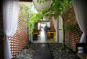 Stunning Combined Residence and Coffee Shop Design in Da Nang - image 1