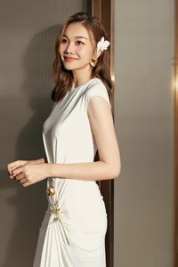 Supermodel Thanh Hang Debuts Fresh New Look and Embraces Married Life - image 2
