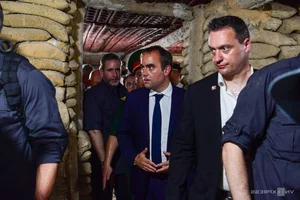 Historic Visit: French Defense Minister Tours the Dien Bien Phu Relic Site - image 7