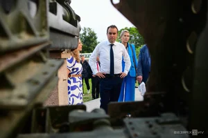 Historic Visit: French Defense Minister Tours the Dien Bien Phu Relic Site - image 3