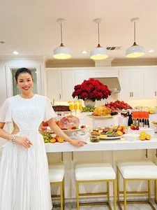 Inside the Peaceful and Elegant Life of Miss Vietnam Pham Huong in the US - image 1