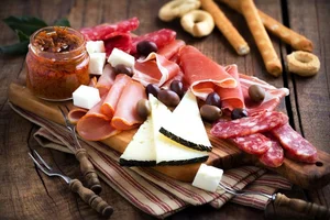 How to Prepare a Luxurious Cold Cut Platter for Your Next Holiday Gathering - image 3