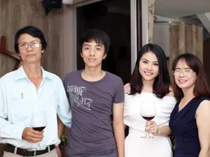 Vietnamese Celebrities Share Nostalgic Vintage Wedding Photos of Their Parents - image 5