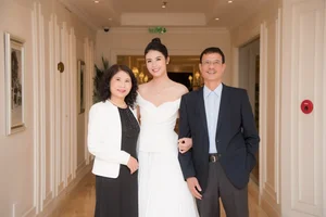 Vietnamese Celebrities Share Nostalgic Vintage Wedding Photos of Their Parents - image 4