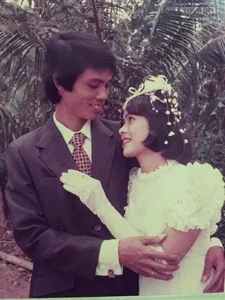 Vietnamese Celebrities Share Nostalgic Vintage Wedding Photos of Their Parents - image 2