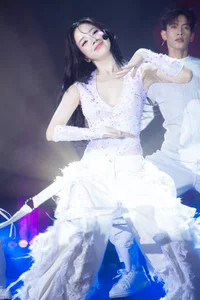 Ho Ngoc Ha Stuns in High-Slit Dress Showcasing Long Legs - image 0