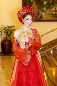 Ho Ngoc Ha Stuns in High-Slit Dress Showcasing Long Legs - image 7