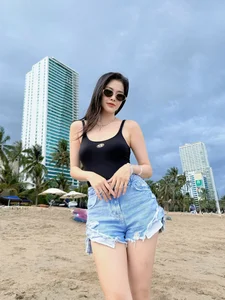 Ho Ngoc Ha Stuns in High-Slit Dress Showcasing Long Legs - image 3