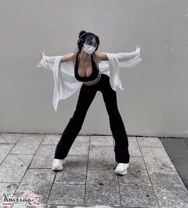 Vietnamese Influencer Le Bong Showcases Stunning Bikini Style and Fitness Journey Online - image 64
