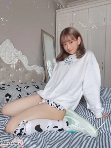 Vietnamese Influencer Le Bong Showcases Stunning Bikini Style and Fitness Journey Online - image 14
