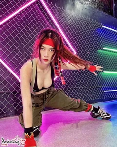 Vietnamese Influencer Le Bong Showcases Stunning Bikini Style and Fitness Journey Online - image 39