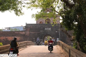 Exploring the 13 Historic Gates of Hue Imperial City: A Royal Architectural Journey - image 6
