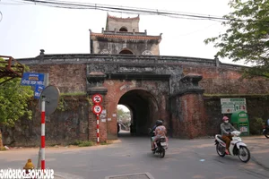 Exploring the 13 Historic Gates of Hue Imperial City: A Royal Architectural Journey - image 10