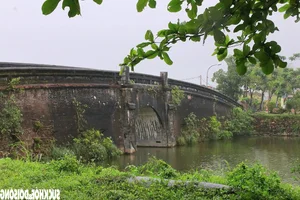 Exploring the 13 Historic Gates of Hue Imperial City: A Royal Architectural Journey - image 9