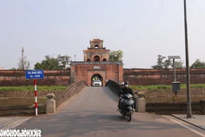 Exploring the 13 Historic Gates of Hue Imperial City: A Royal Architectural Journey - image 4