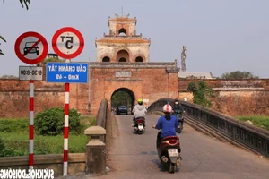Exploring the 13 Historic Gates of Hue Imperial City: A Royal Architectural Journey - image 2