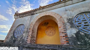 Exploring the 13 Historic Gates of Hue Imperial City: A Royal Architectural Journey - image 5