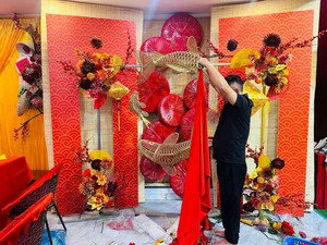Husband Creates Stunning DIY Tet Photo Studio for His Wife for Just 12 Million VND - image 3