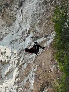 Conquering Canh Cao Sinkhole: A Brave Journey into the Earth's Depths - image 2