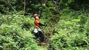 Conquering Canh Cao Sinkhole: A Brave Journey into the Earth's Depths - image 8