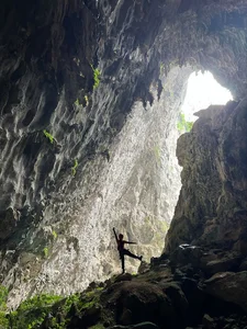 Conquering Canh Cao Sinkhole: A Brave Journey into the Earth's Depths - image 4
