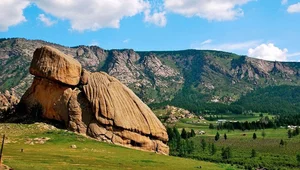 Mongolia Travel Guide: Explore the Nomadic Steppes on a Budget - image 2