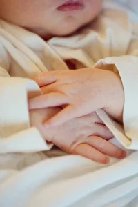 Heartwarming Moments: Quynh Luong and Her Family Welcome Their Newborn Daughter - image 5