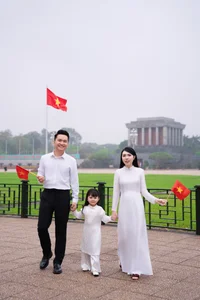 MC Hanh Phuc Shares Heartwarming National Holiday Family Moments - image 5
