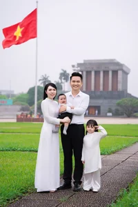 MC Hanh Phuc Shares Heartwarming National Holiday Family Moments - image 2