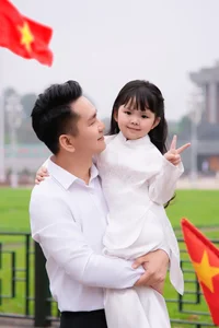 MC Hanh Phuc Shares Heartwarming National Holiday Family Moments - image 4