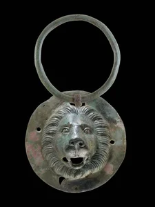 Archaeologists Discover Rare 1,900-Year-Old Lion Head Artifact in Ancient Tomb - image 1