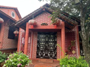 Inside Vietnam's Largest Ceramic Mansion: A Masterpiece of Traditional Craftsmanship - image 1