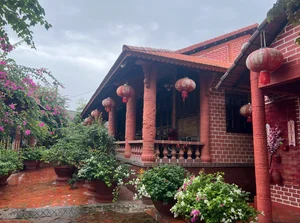 Inside Vietnam's Largest Ceramic Mansion: A Masterpiece of Traditional Craftsmanship - image 9