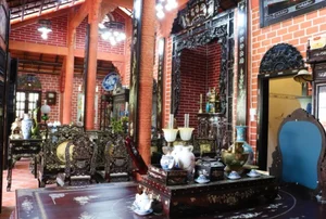 Inside Vietnam's Largest Ceramic Mansion: A Masterpiece of Traditional Craftsmanship - image 3