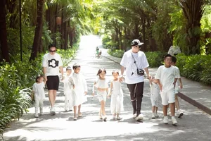 The Luxurious Life of Fashion Designer Do Manh Cuong and His Children - image 4