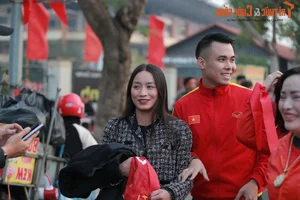 Pitch Beauty Hoang Thi Loan and Friends Cheer on the Vietnam National Team - image 2